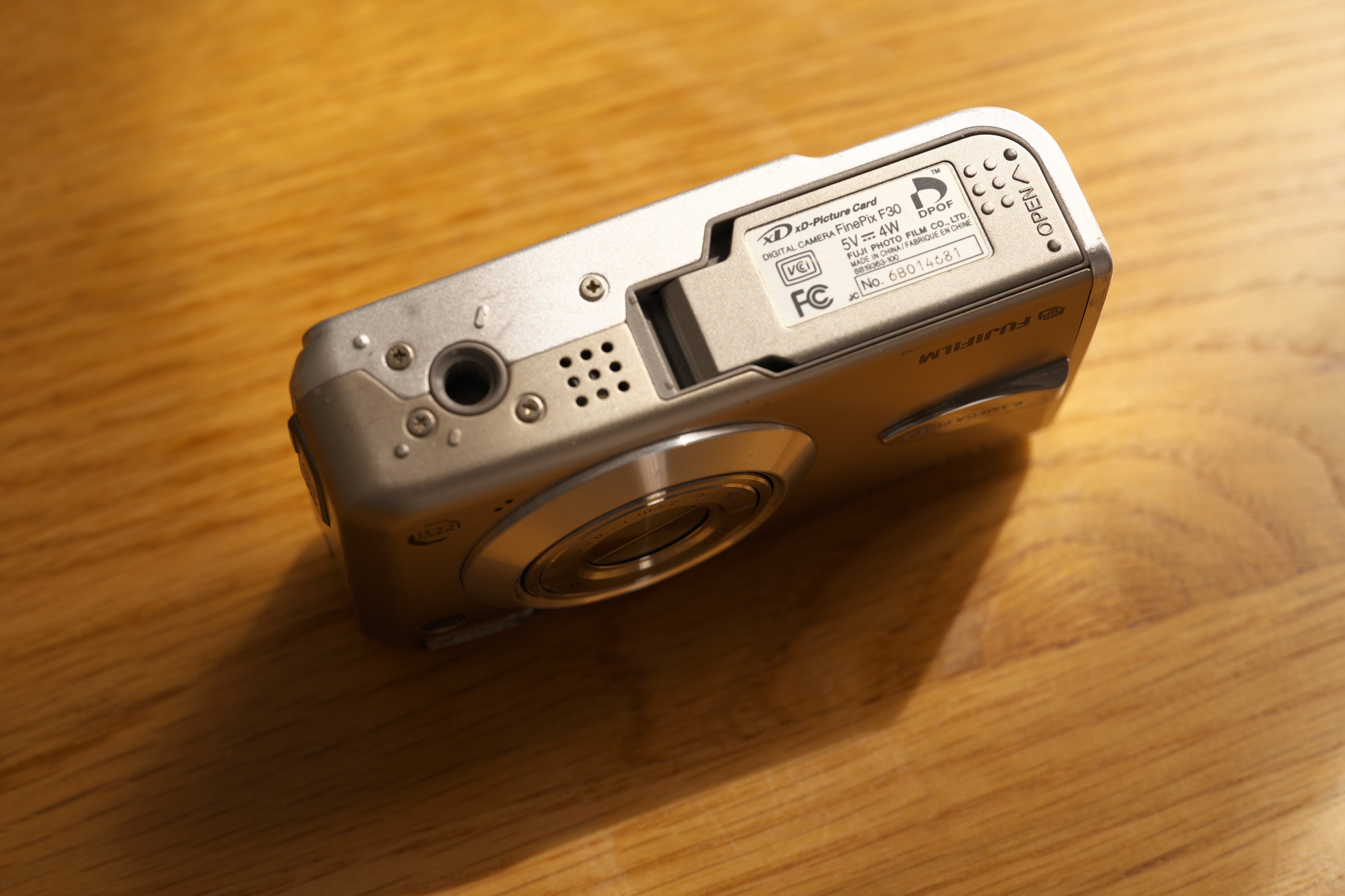 オールドデジカメ思い出話 その4 Fujifilm Finepix F30｜ちいさな島