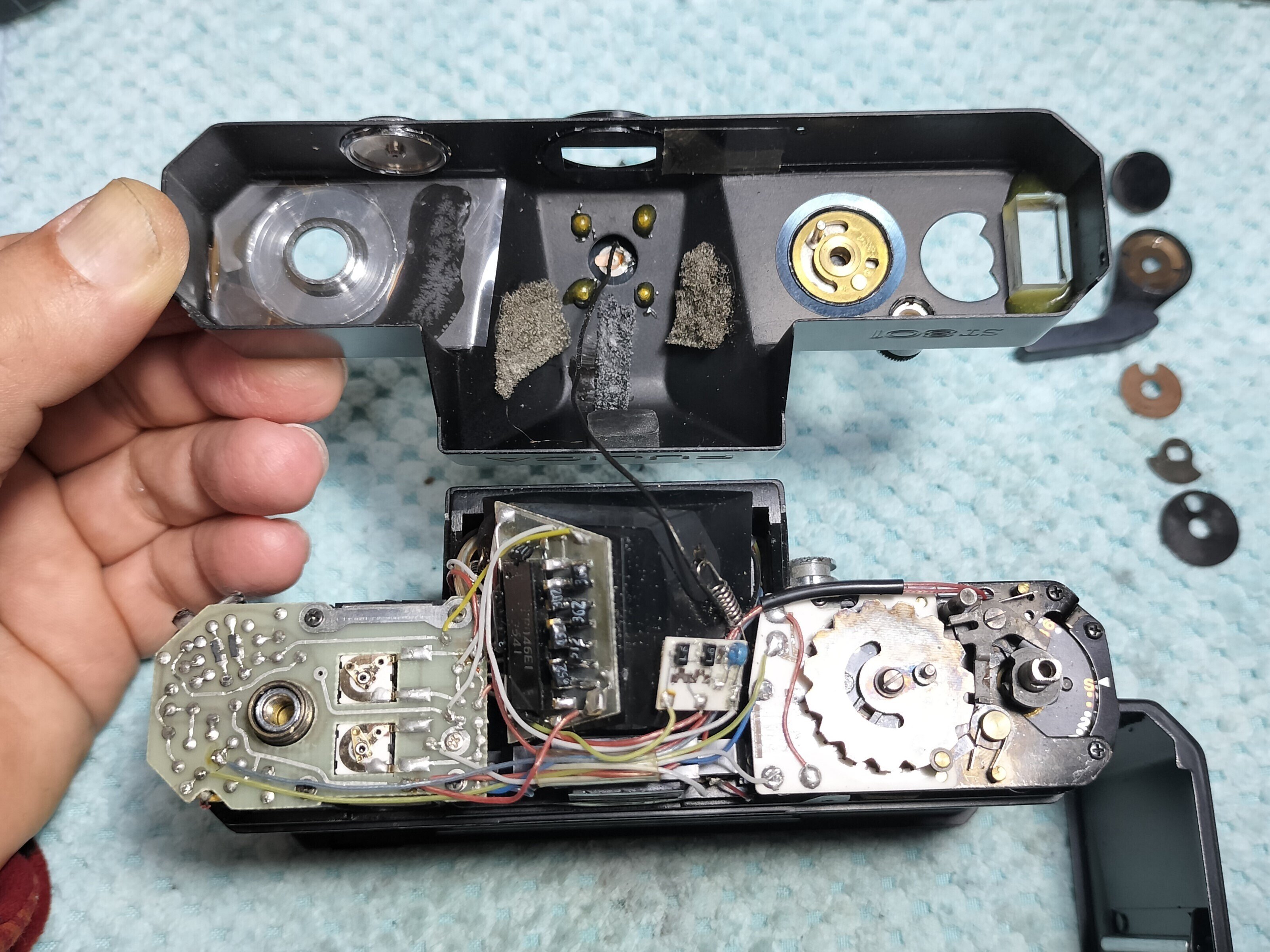 FUJICA ST801の分解｜フィルムカメラ修理のアクアカメラ