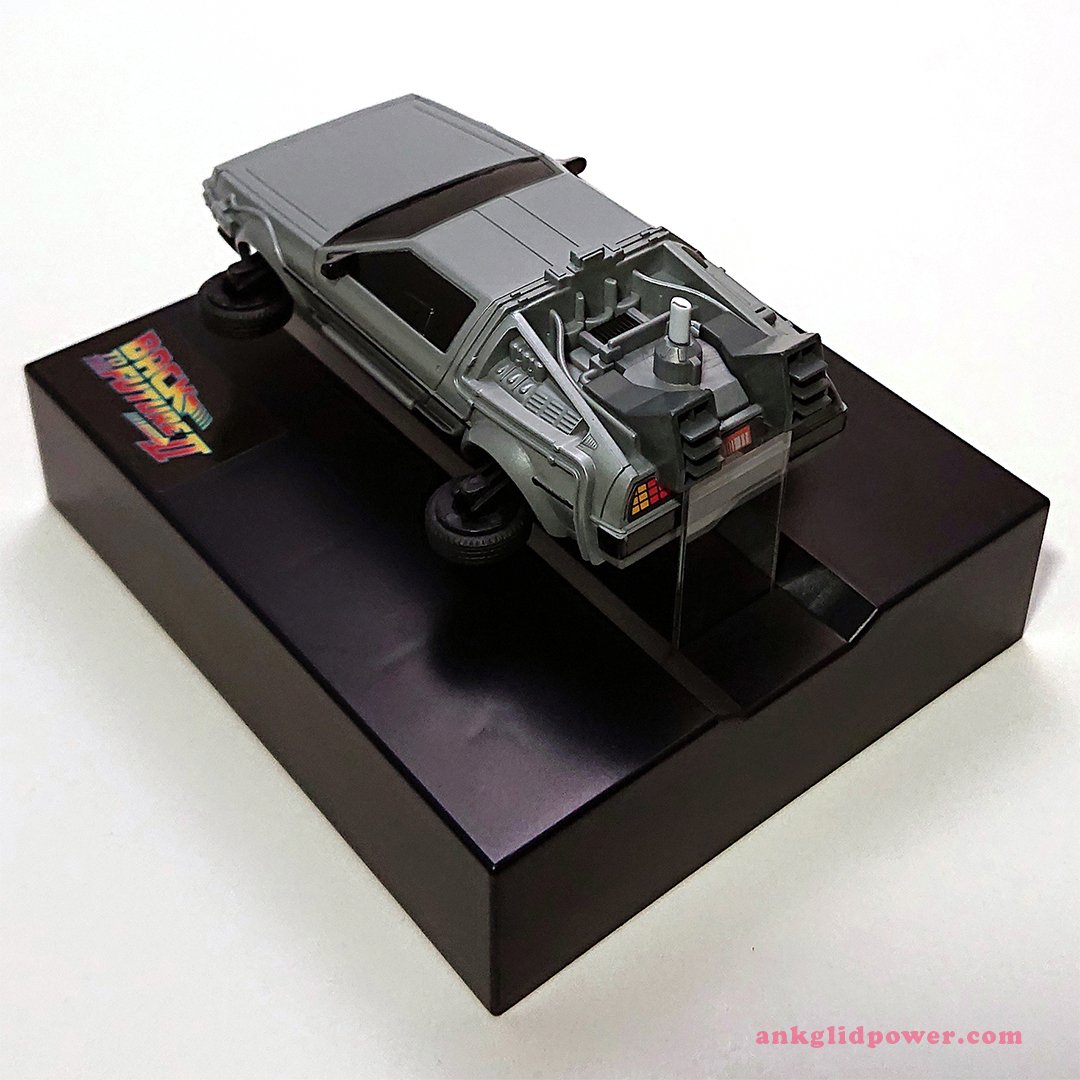 本当に浮いてるの！？ バックトゥザフューチャーのデロリアンが待望の