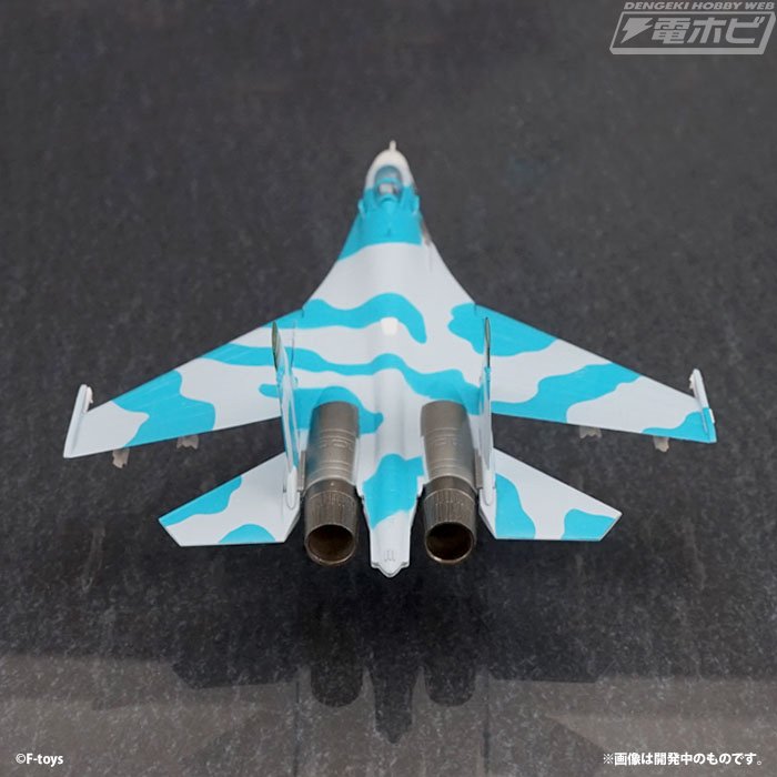 戦闘機「Su-27」「Su-30」の1/144スケール半完成組立キットが封入され