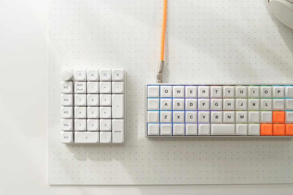 40%オーソリニア配列のコンパクトキーボードGeonix Rev.2が最高すぎた