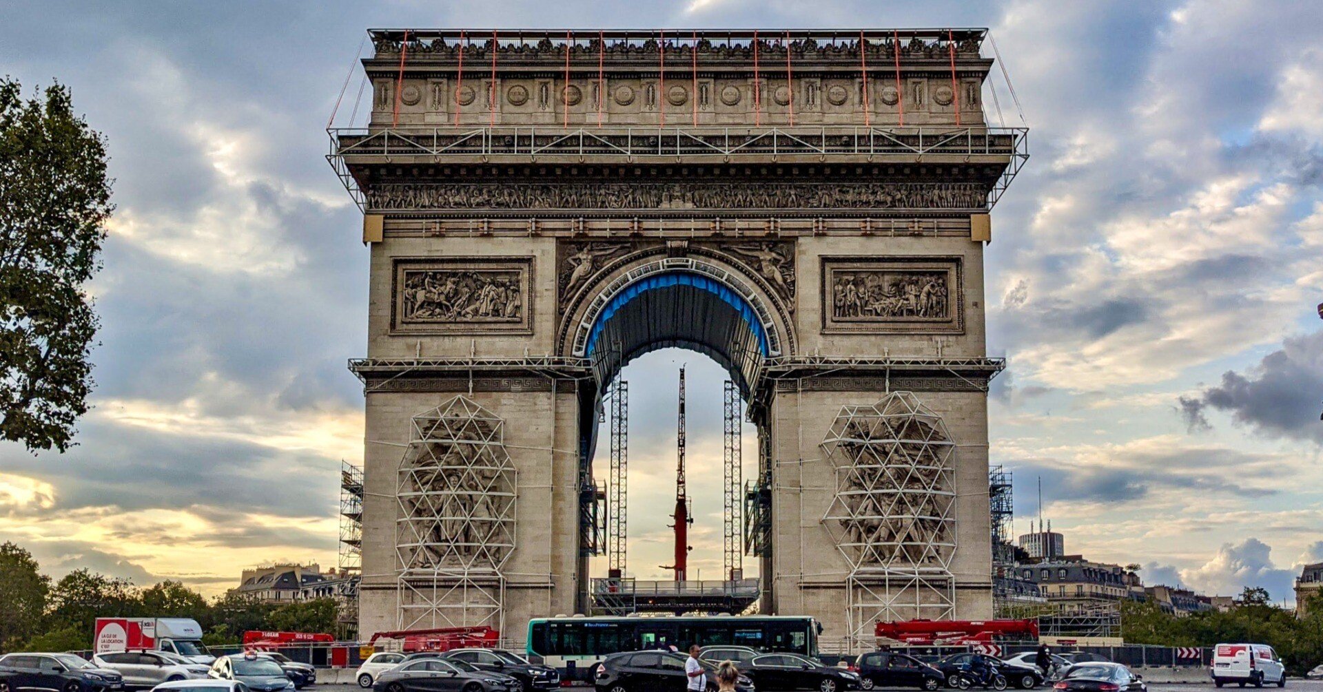 8 2021年夏、エトワール凱旋門へ行ってみたら、壮大なアート作品の制作