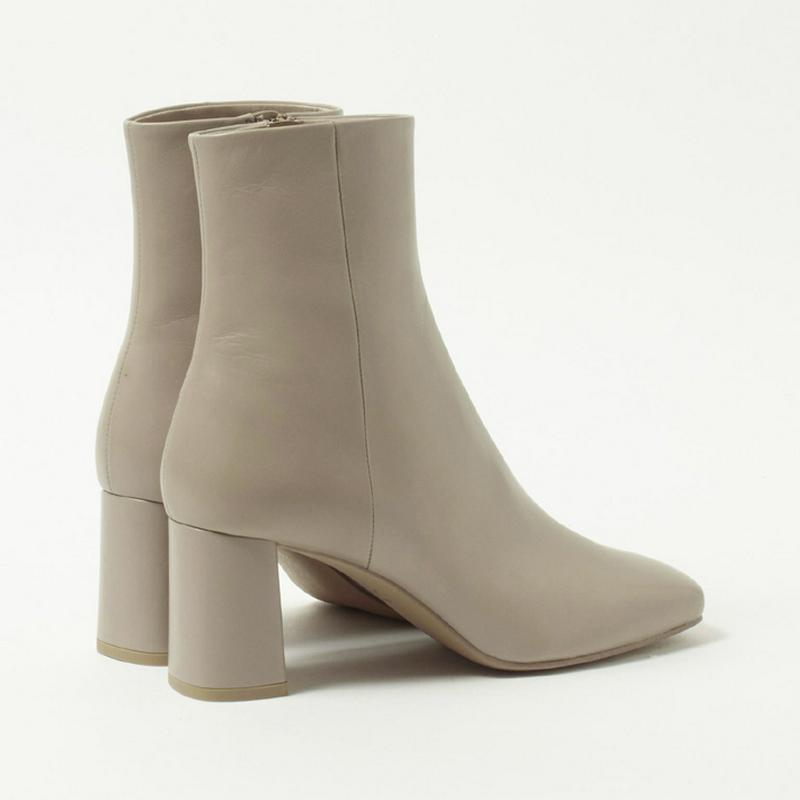 DIANA(ダイアナ)の「大人の抜け感が叶う♪スクエアトゥのショート