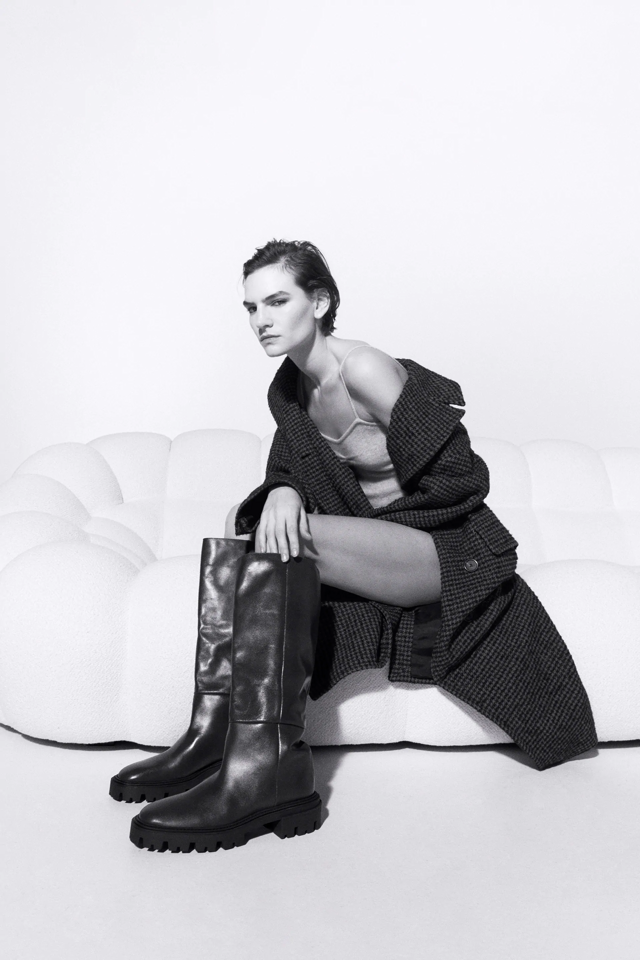 ZARA(ザラ)の「フラットニーハイリアルレザーブーツ」 - PARTE