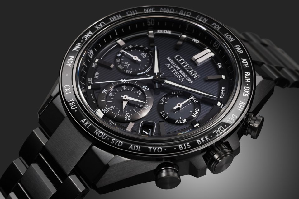 シチズン アテッサ』 スポーティなデザインにワンランク上の輝きと高級