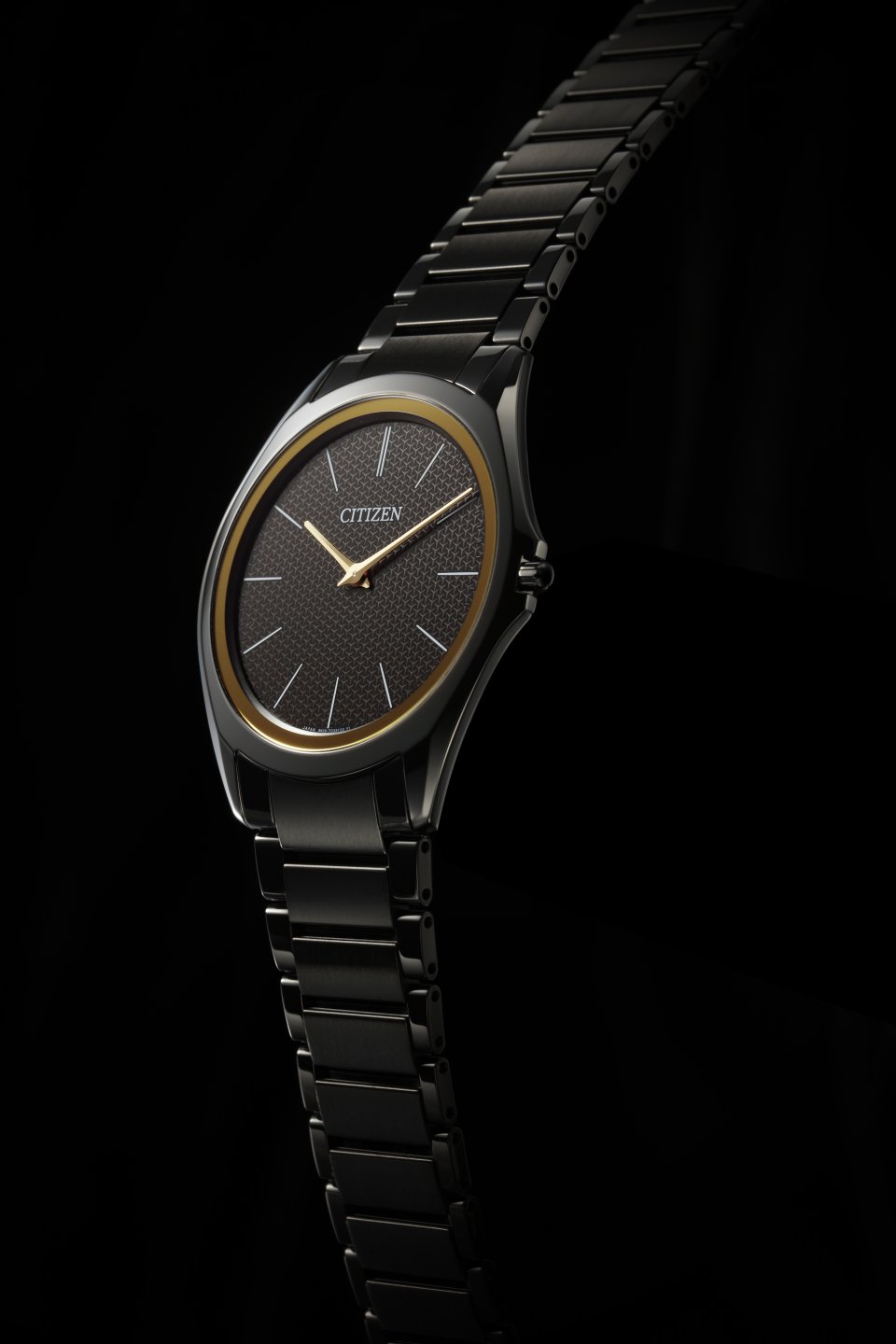 シチズン エコ・ドライブ ワン』 デュラテクトDLCによる艶やかな⿊が