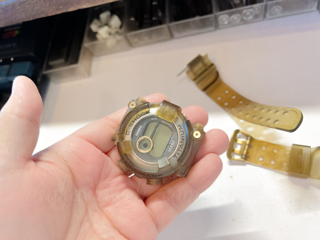 またまたCASIO G-SHOCKの電池交換。DW-8200K（1294）経年劣化アリ