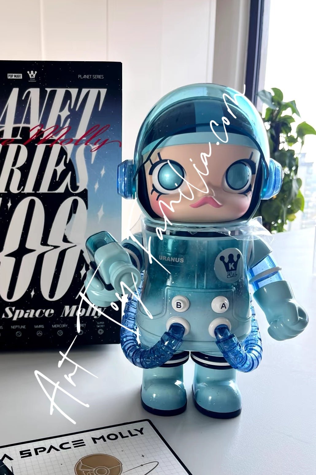 MEGA Space Molly 400% Planet Series | POP MART – Art Toy Familia