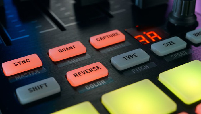 Controller Traktor Kontrol F1 Native Instruments - Graffiti Audio Pro