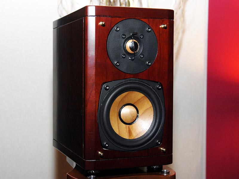 ビクター、世界初の木製コーンスピーカー採用DVDミニコンポ