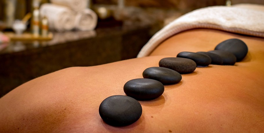 好評いただいているホットストーンマッサージについて | Ayur Shanti