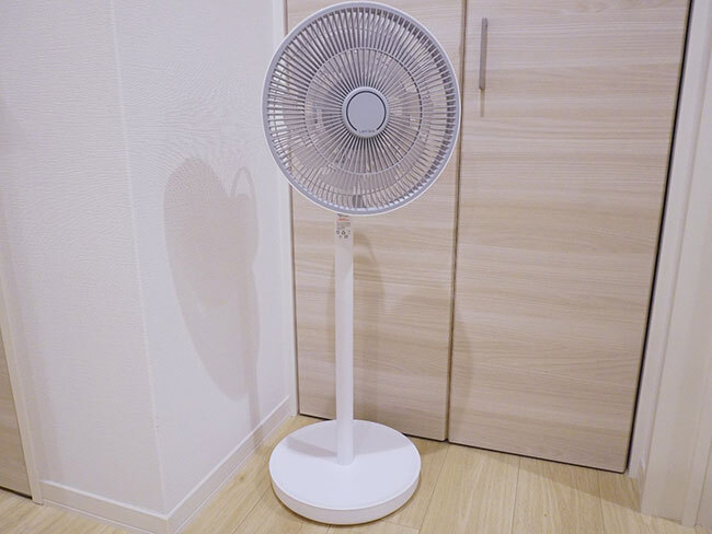 扇風機が「コードレス」だとこんなに便利！「LAViNO エアーループ」を