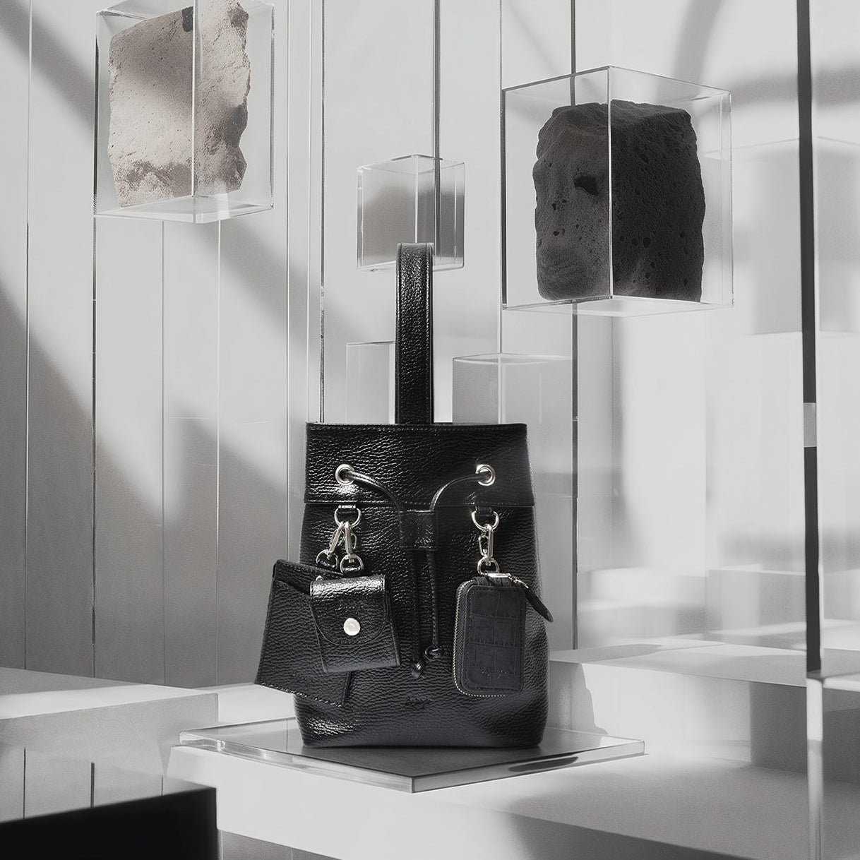 巾着｜BajoLugo（バジョルゴ）｜レザースニーカー、バッグ、財布