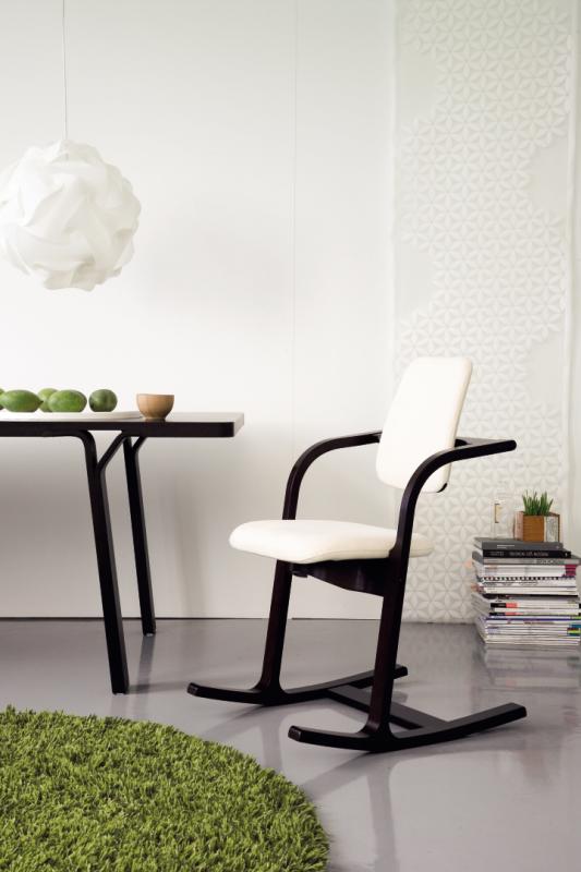 アクチュラム（Actulum)／バランスチェア【姿勢が良くなる椅子】の販売