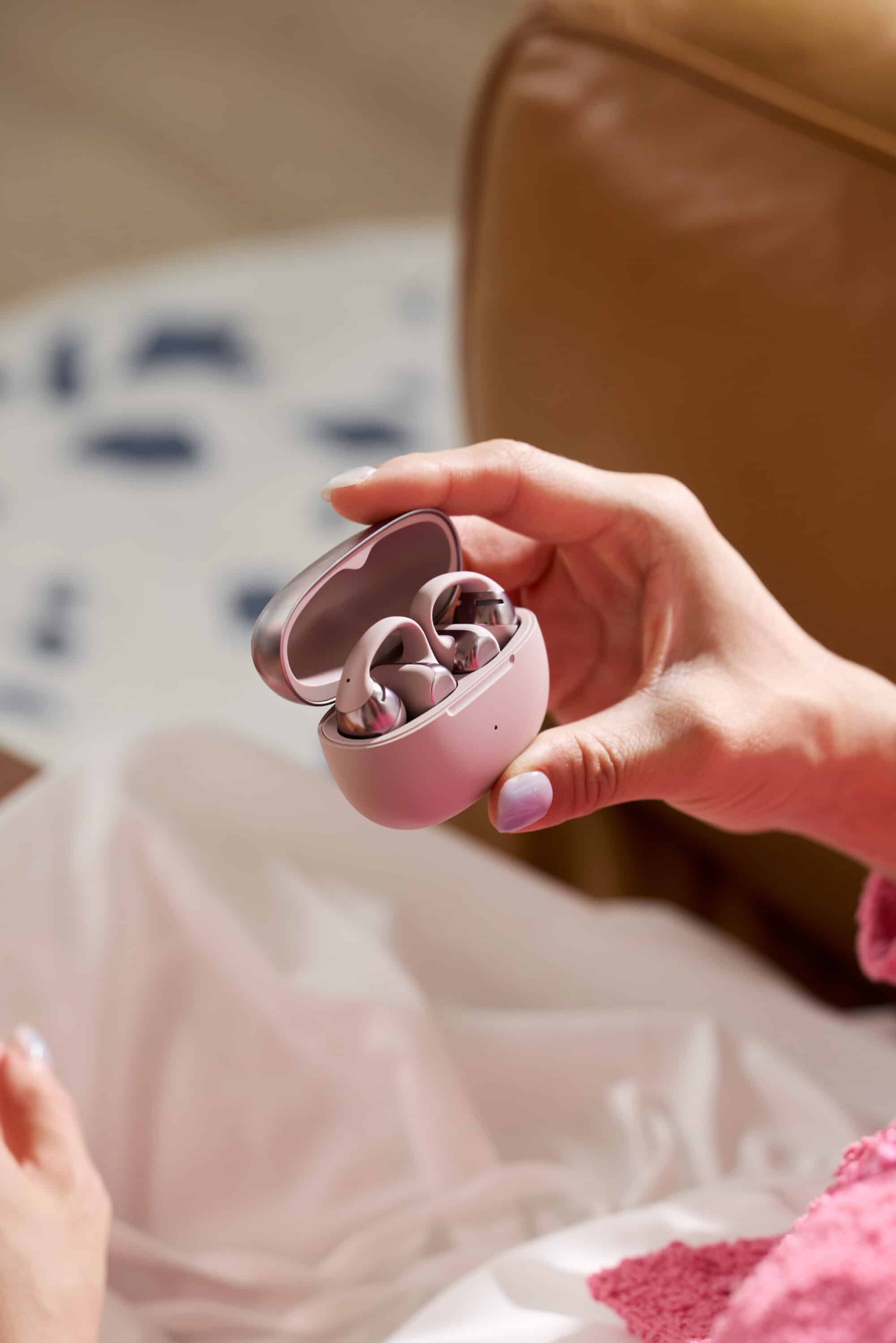 Shokz OpenDots ONE in pink: Fresh color accent for ultra-light