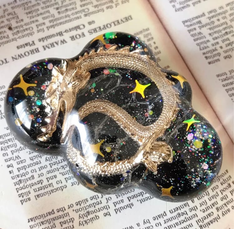 白蛇抜殻入り オルゴナイト ぷっくり雲 龍神様 麻炭 弥盛地 | NaNaLa