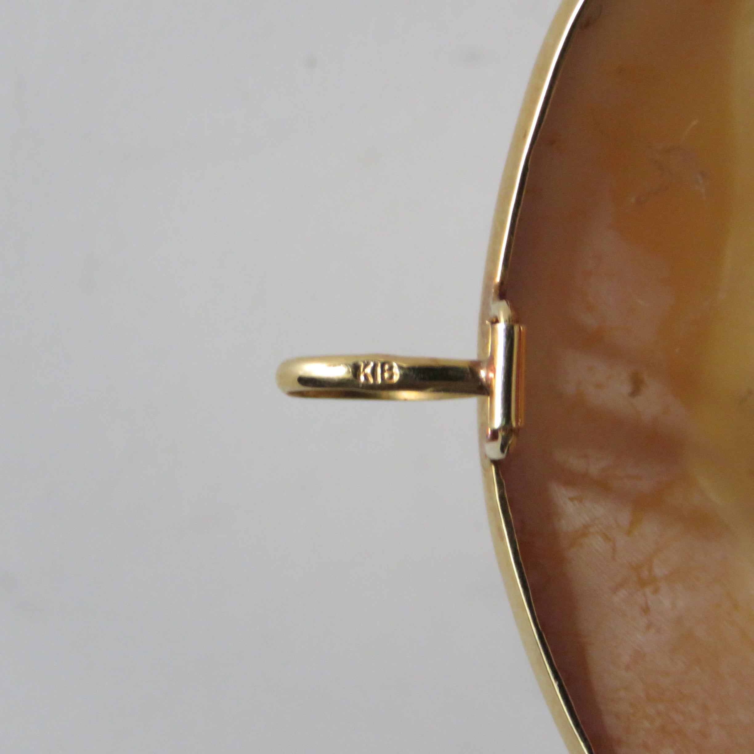 在銘・サイン有り(orsal) k18枠 特大シェルカメオ「少女2人