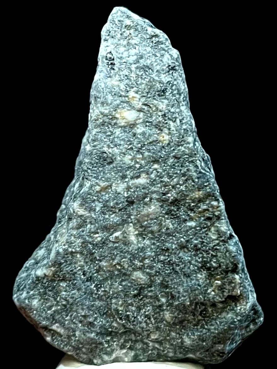 1) 高波動！「遠野の石」無研磨原石(小型) | レムリアの太陽