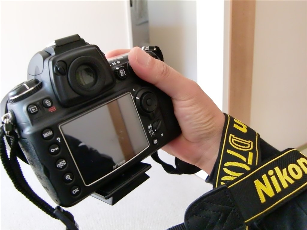 ストラップを片手に巻く方法』 ニコン D700 ボディ のクチコミ掲示板