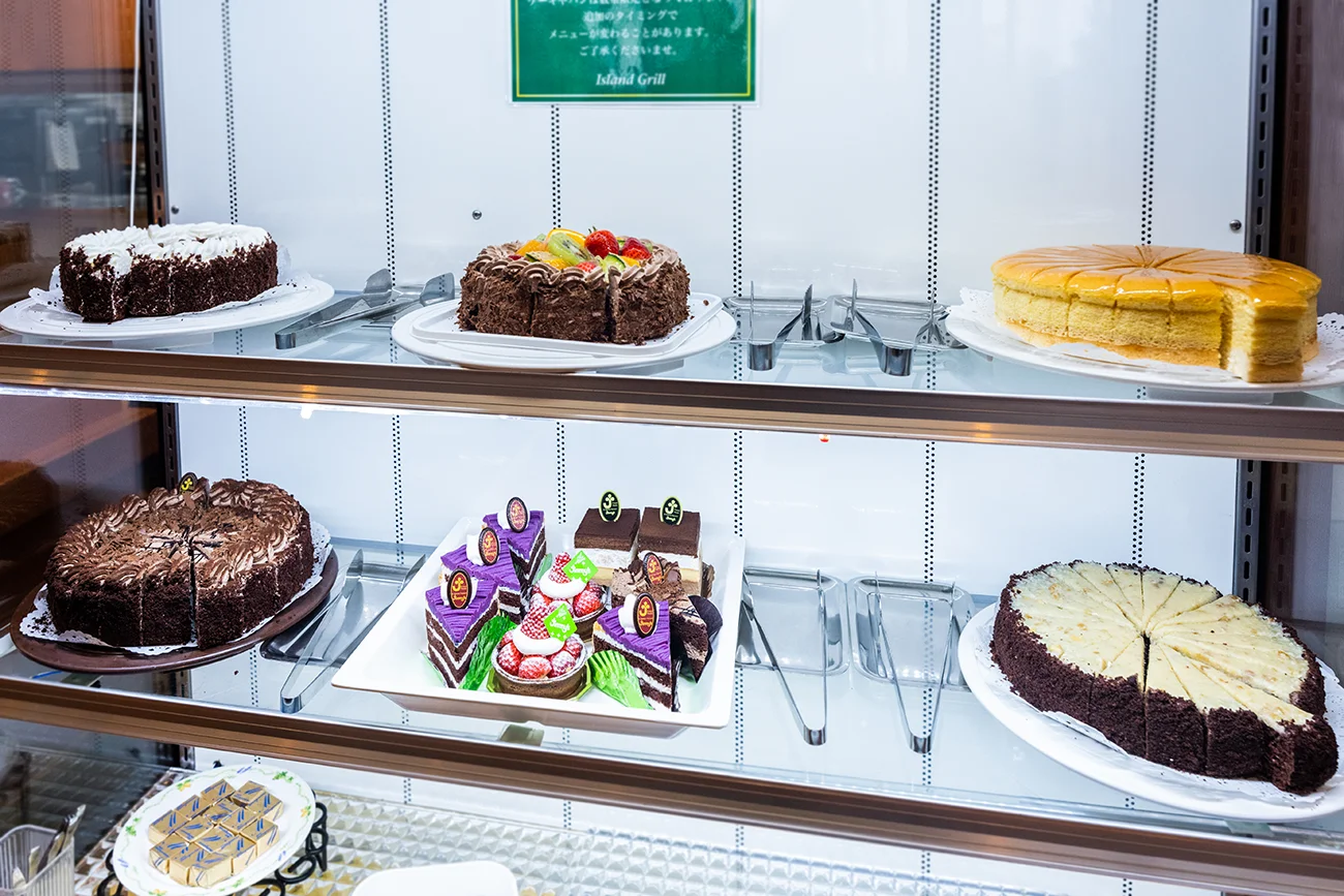 沖縄県民に愛される老舗ローカルスーパーマーケット＜Jimmy's＞のパイ