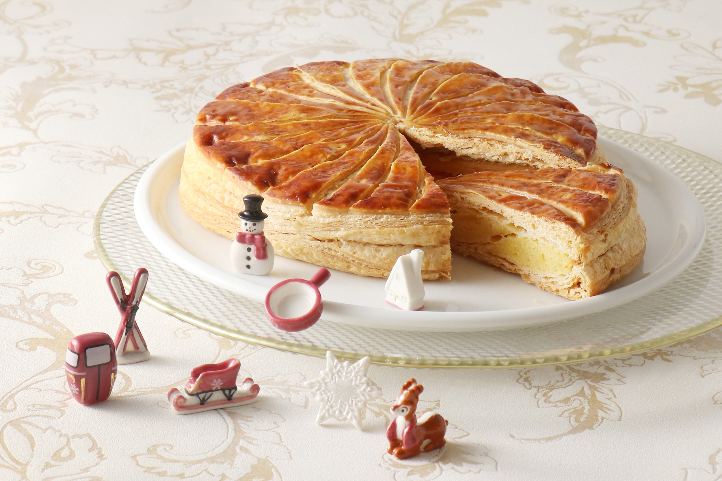 新年のお祝いにかかせないフランスの伝統菓子「ガレットデロワ」のご