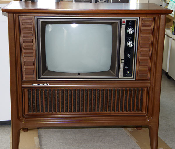 ◇1970年代レトロなブラウン管カラーテレビナショナル「TH20-A15」が
