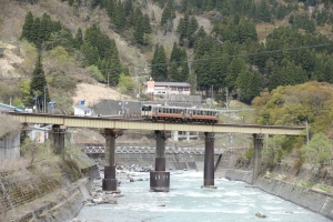 ホビーセンターカトー えちごトキめき鉄道「3市の花号」(ET122-8) 入線
