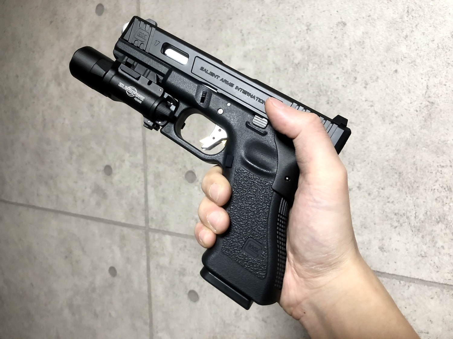 東京マルイ GLOCK 17 『SUREFIRE X300 ULTRA TYPE』を付けて見よう