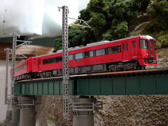 キハ185系 九州横断特急・ライト増設 2両セット 入線 - ビスタ模型鉄道