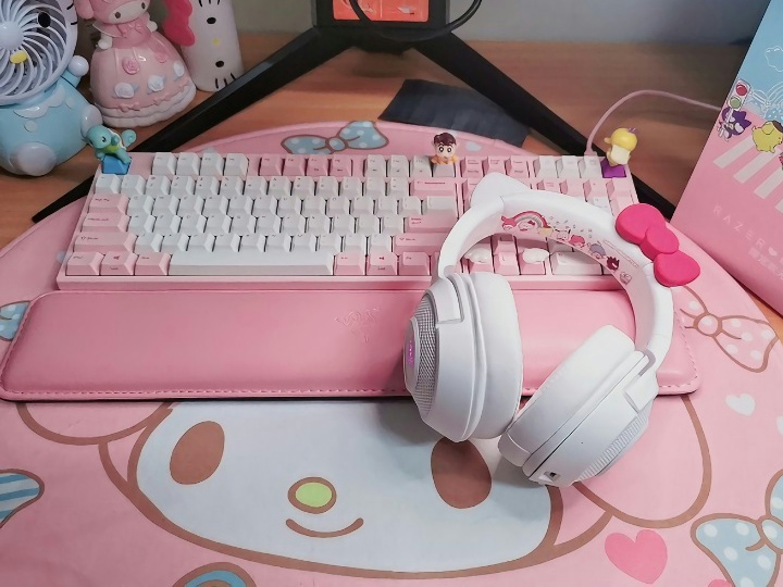 Razer 『Razer Kraken BT Kitty Edition (Hello Kitty)』 画像など
