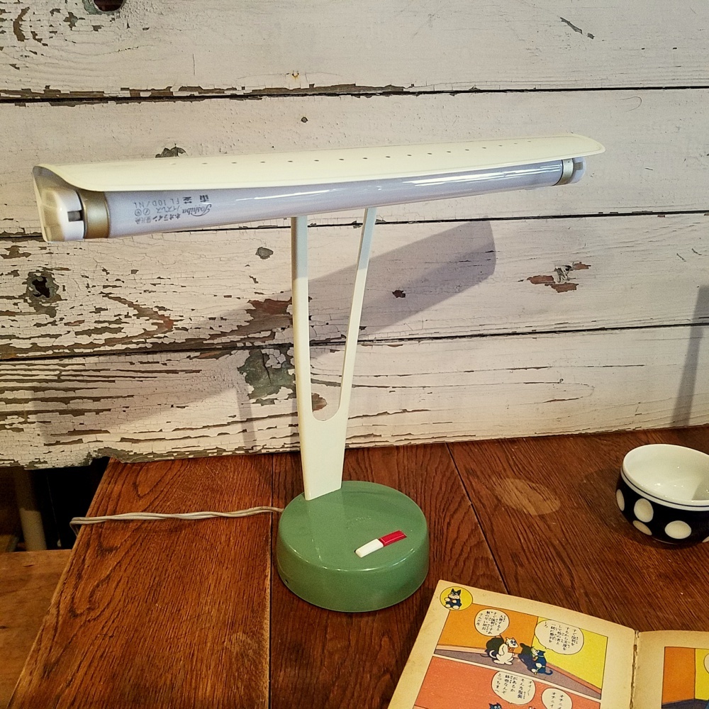 レトロな東芝デスクライト（蛍光灯スタンド） 未使用品 - [Sold Out