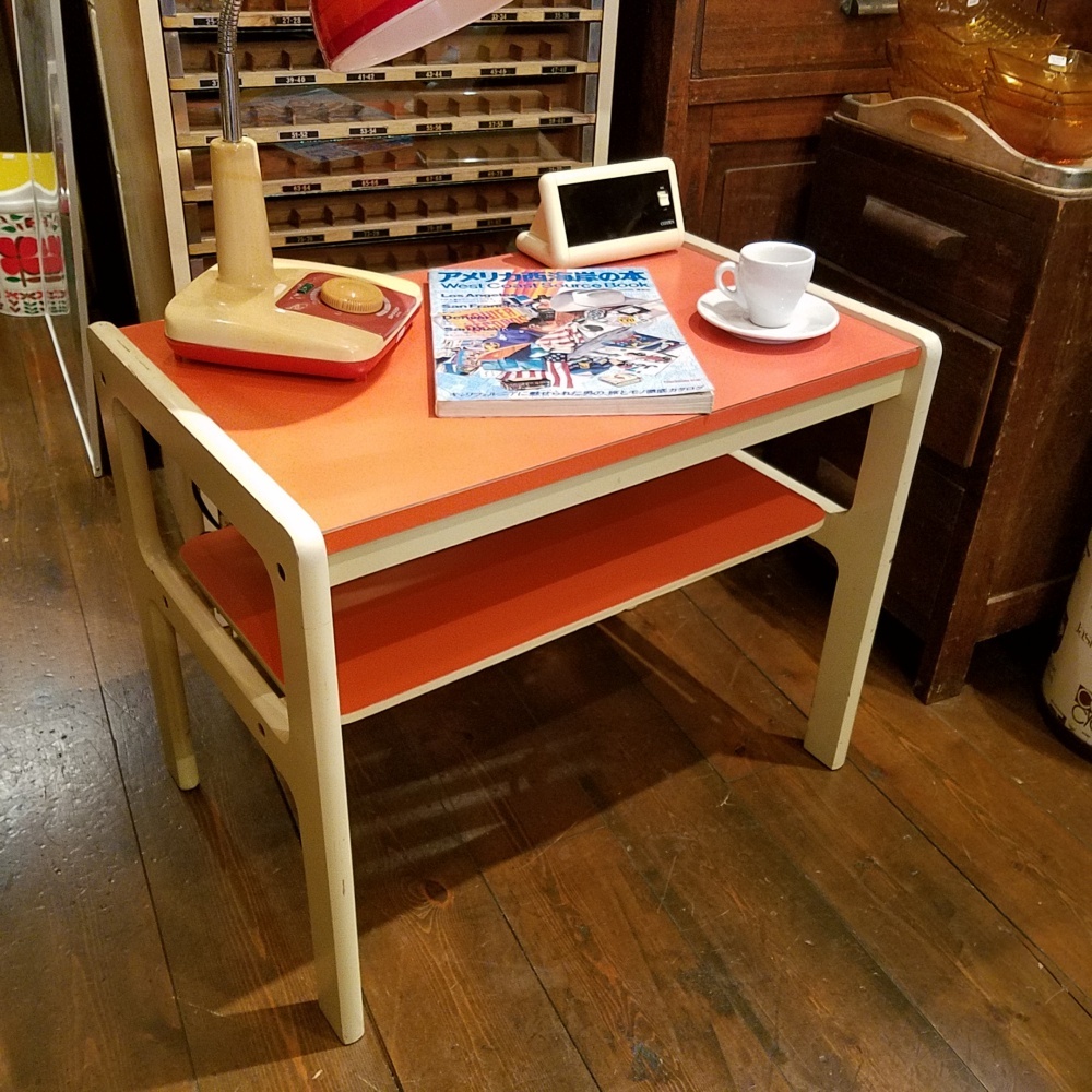 昭和レトロなオレンジ色のサイドテーブル - [Sold Out]過去の販売商品