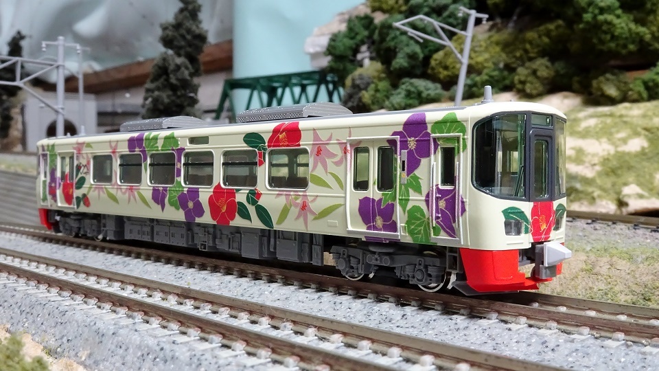 えちごトキめき鉄道「3市の花号」(ET122-8) - ビスタ模型鉄道