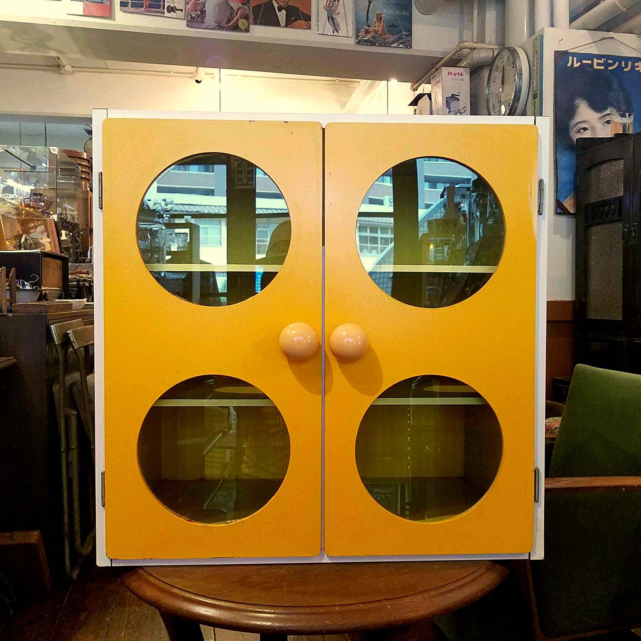 レトロポップ＆スペースエイジな丸窓ガラスのキャビネット - [Sold Out