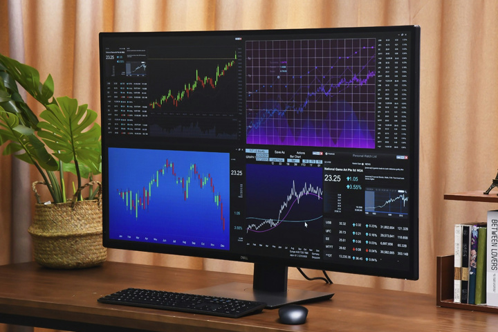 DELL 『U4320Q』 レビューチェック ～デザイン刷新＆性能改善された