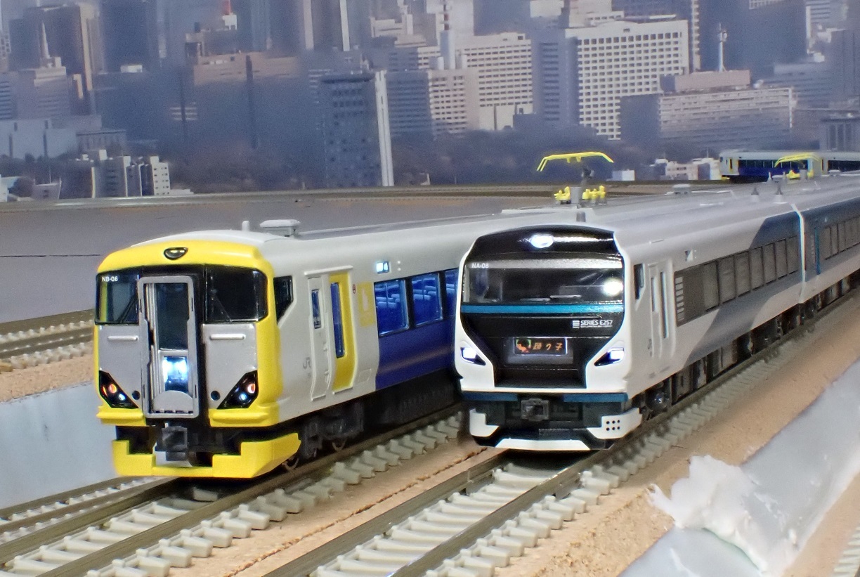 KATO E257系2000番台 踊り子9両セット 入線 | 川崎駅 レイアウト製作日誌