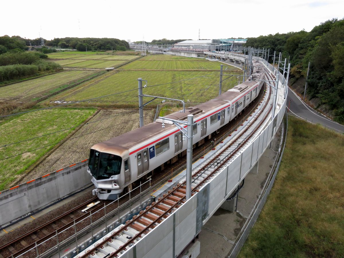 つくばエクスプレス8両化工事2024①北千住～六町 - Reports for the