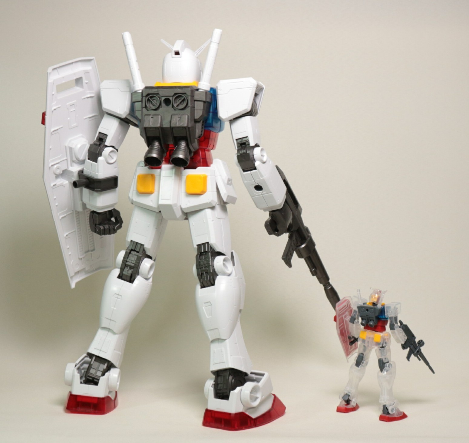 A賞 メガサイズモデル 1/48 RX-78-2 ガンダム ソリッドクリア