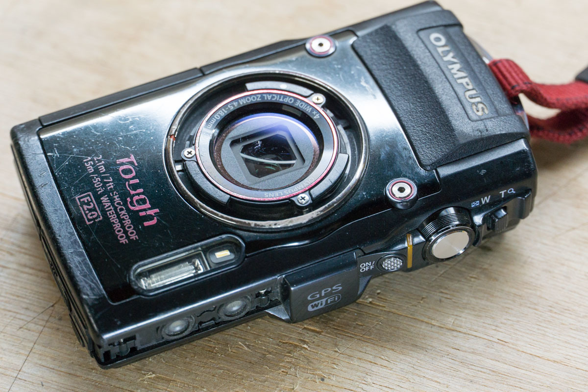 OLYMPUS STYLUS TG-4 Tough 傷だらけの液晶パネルを磨く - 旅の途中