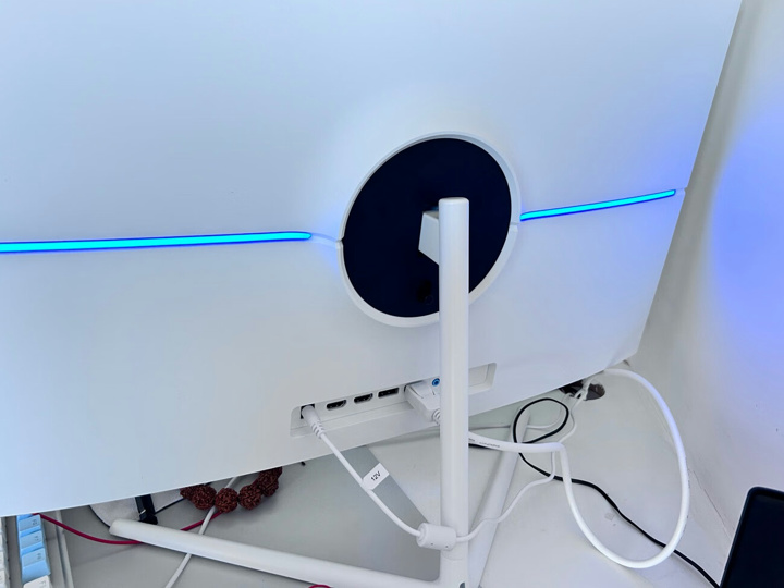 TITAN ARMY、日本発売が決まった28,000円を切る白い27インチ IPSパネル