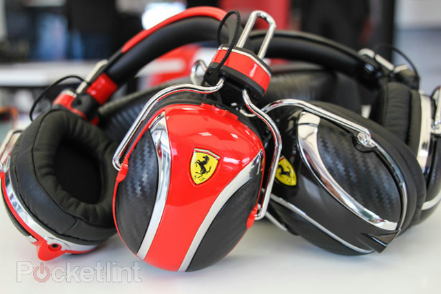 新品】フェラーリ ヘッドホン FERRARI by Logic3 P200 本格的な