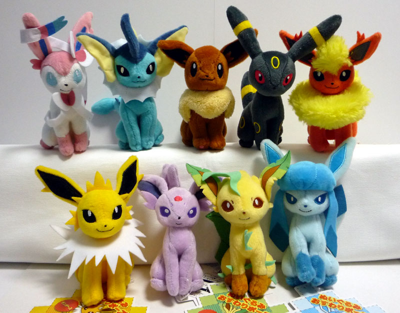 イーブイ＆進化形の「おすわりポーズ ぬいぐるみ」が発売開始