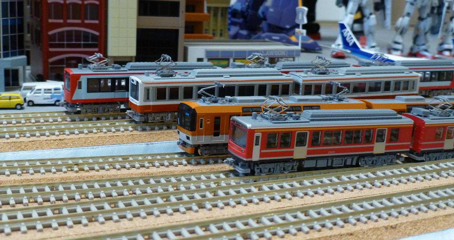 MODEMO 箱根登山鉄道2000形レーティッシュ塗装入線 | 川崎駅