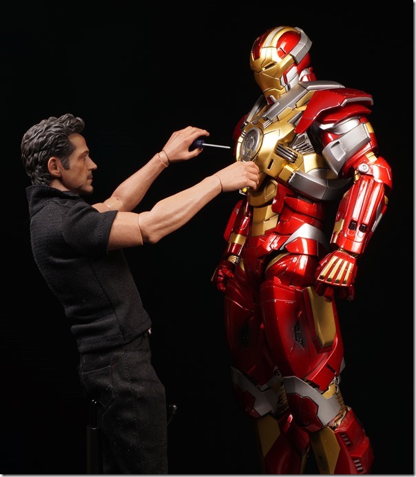 ホットトイズ アイアンマン トニー・スターク アーク・リアクター開発