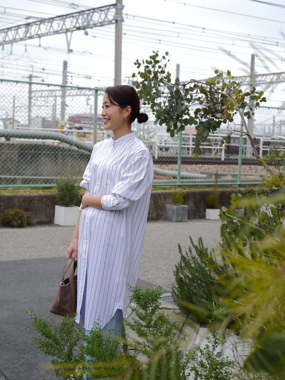 在宅ワーク、抱っこ紐をしてもラク！播州織のベーシックシャツ