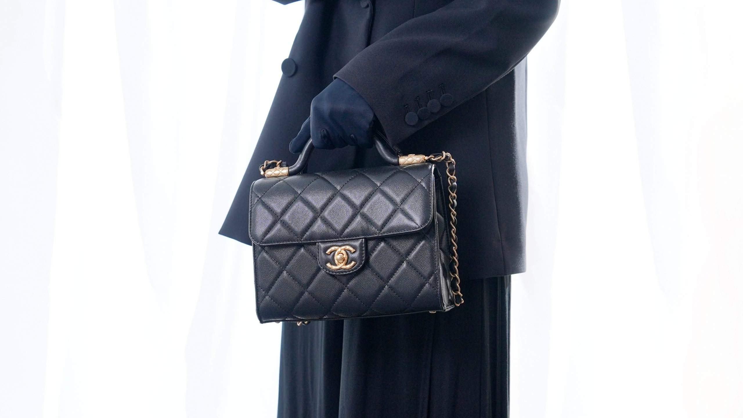 CHANEL】トップハンドル ミニ フラップ バッグの魅力｜クラシックとの