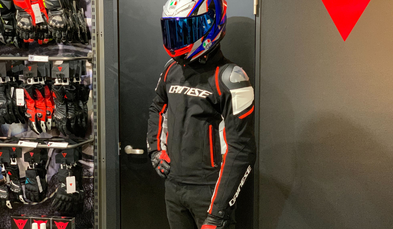 高い保護性能と快適な着用感を両立したジャケットーRACING 3 D-DRY® JACKET