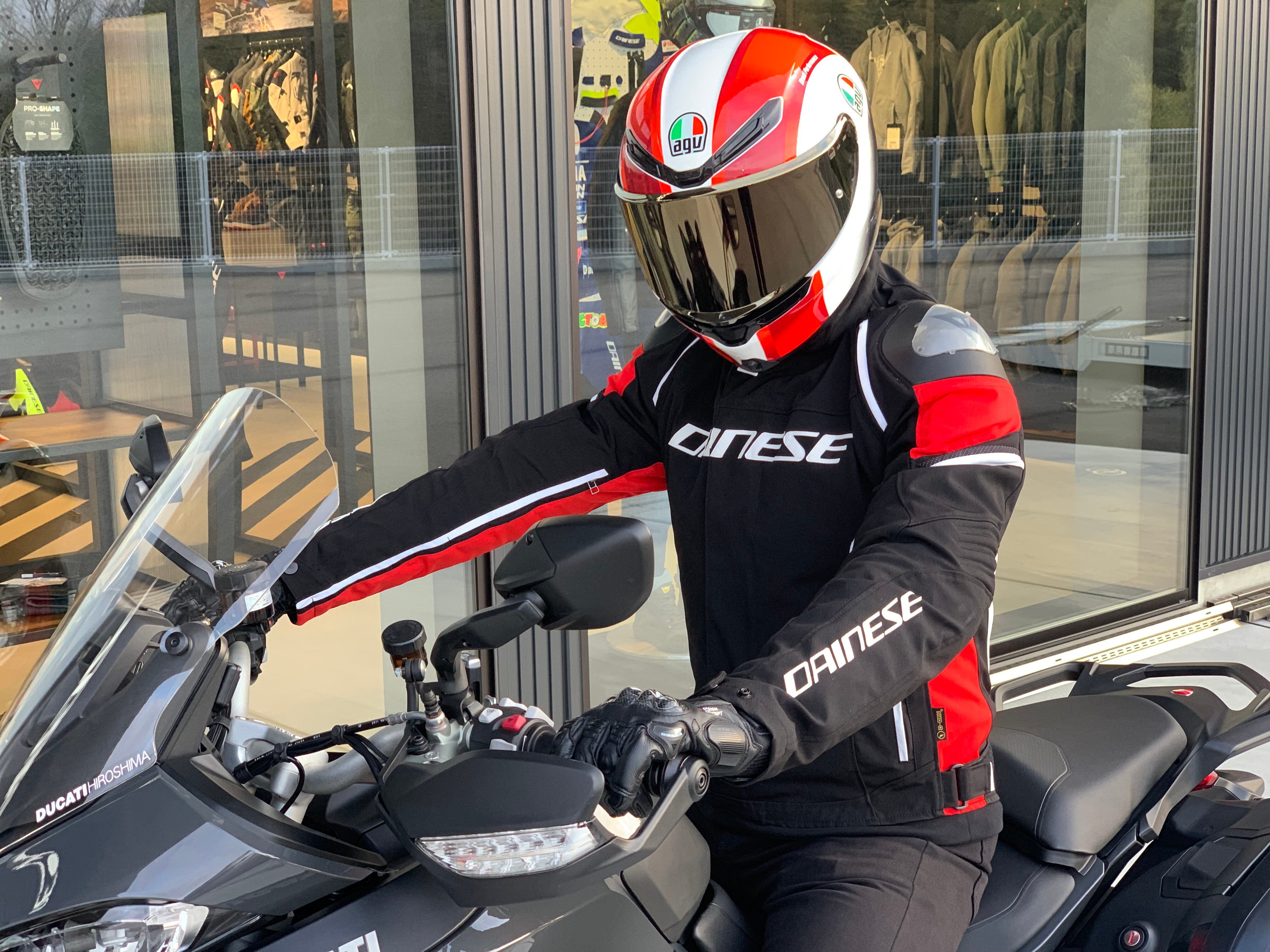 快適さと安全性を両立！RACING 3 D-DRY® JACKETの魅力を解説