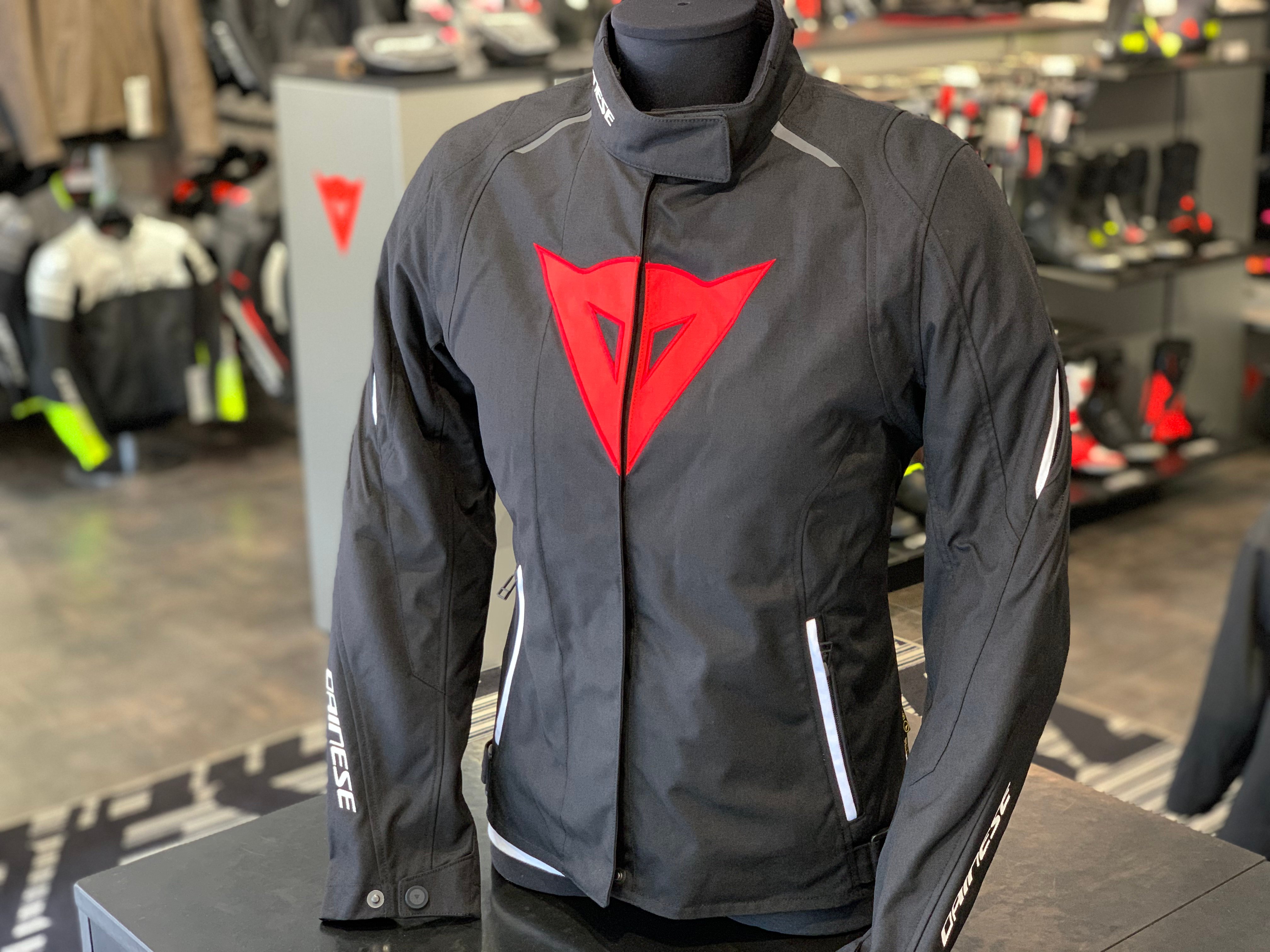 高い保温性を持つ女性ライダーにおすすめの秋冬ジャケットのご紹介