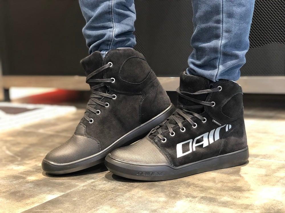 突然の雨でもノープロブレム！防水シューズの人気2モデルをご紹介！